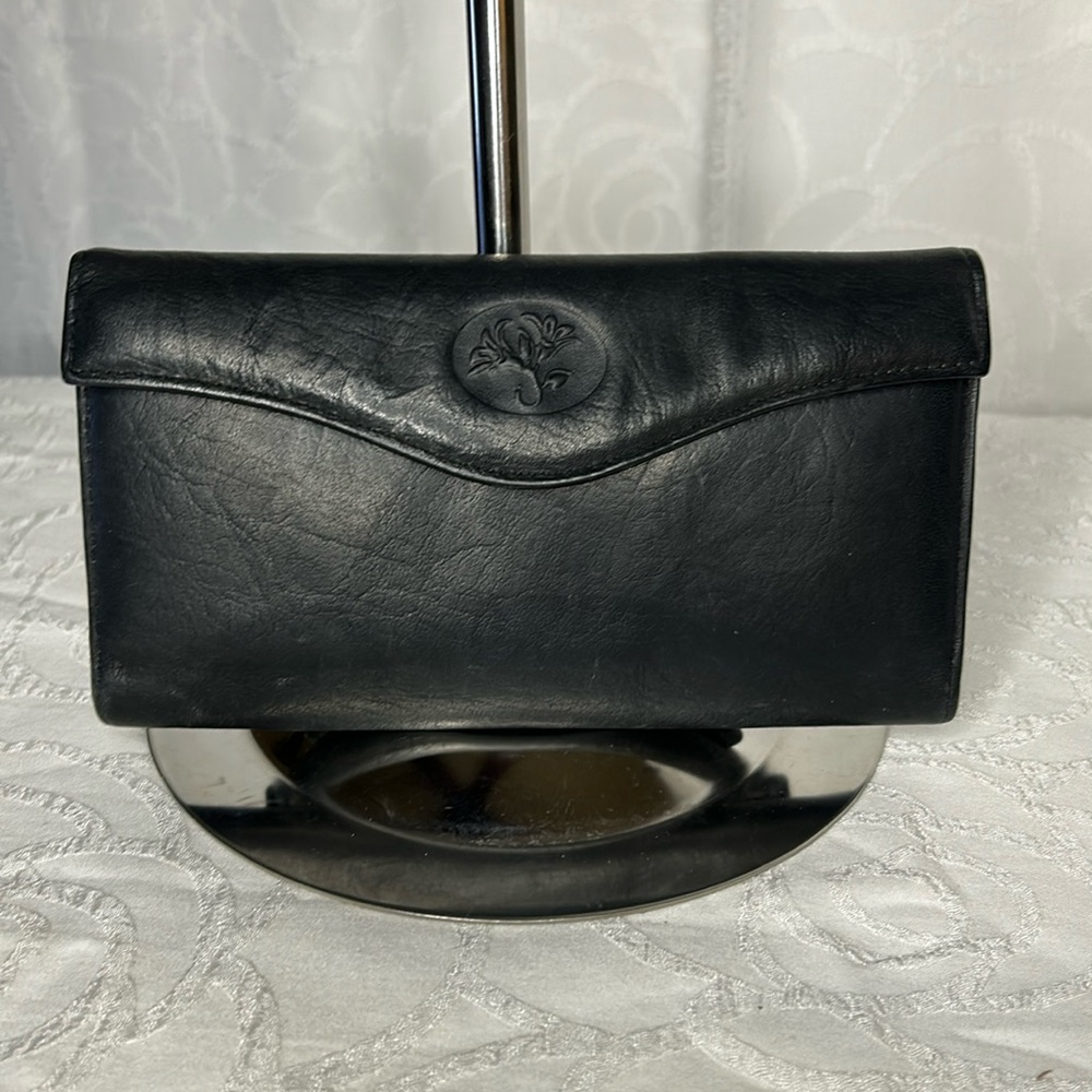 BUXTON Vintage women’s black top grain cowhide wallet with check holder.